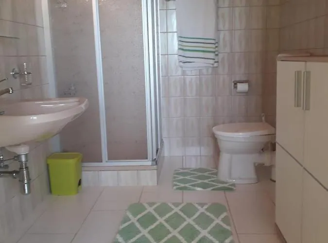 Homestay Komfortzimmer Haus Dervaritz *